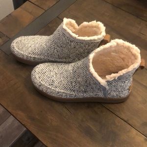 Sanuk nice bootah booties